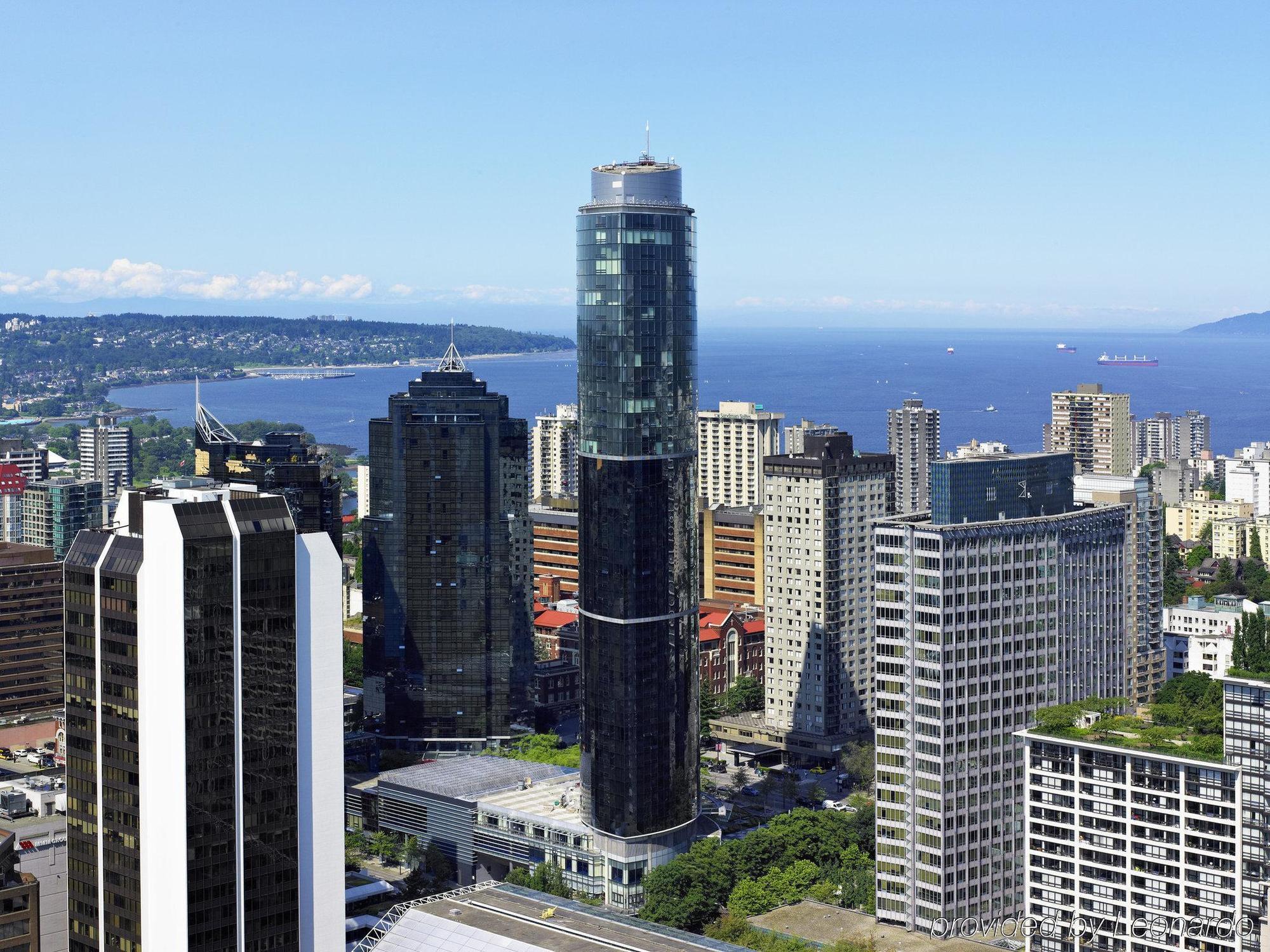 REVIEW Sheraton Wall Centre, Vancouver • Spin the Globe